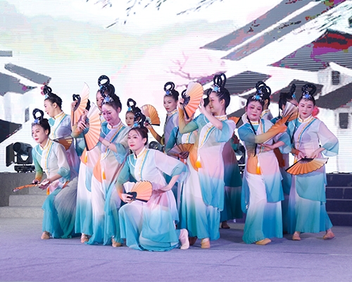 “十度春秋共風(fēng)雨 百年新程再起航”，南康城發(fā)集團(tuán)十周年慶典晚會精彩回眸